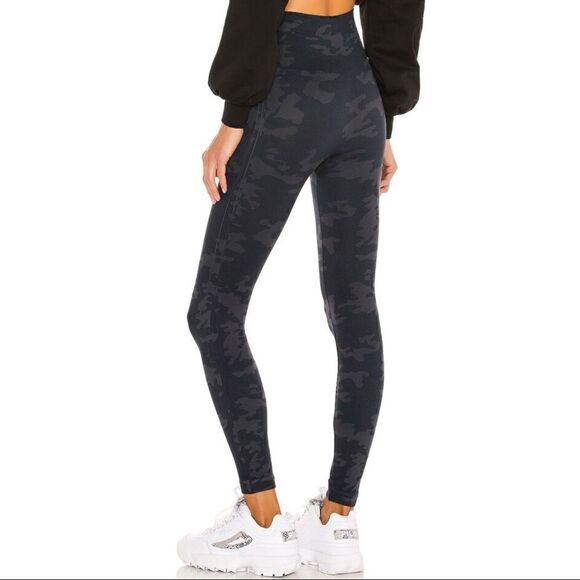 Spanx look at me now leggings in black Camo Sz m - Picture 4 of 5